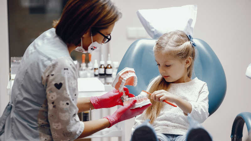 https://ru.freepik.com/free-photo/cute-little-girl-sitting-dentist-s-office_4063985.htm#fromView=search&page=1&position=2&uuid=ae8710c7-b196-44f1-8740-0c82deefca27&query=%D0%B4%D0%B5%D1%82%D1%81%D0%BA%D0%B8%D0%B9+%D1%81%D1%82%D0%BE%D0%BC%D0%B0%D1%82%D0%BE Школа-семинар для врачей-стоматологов детских
