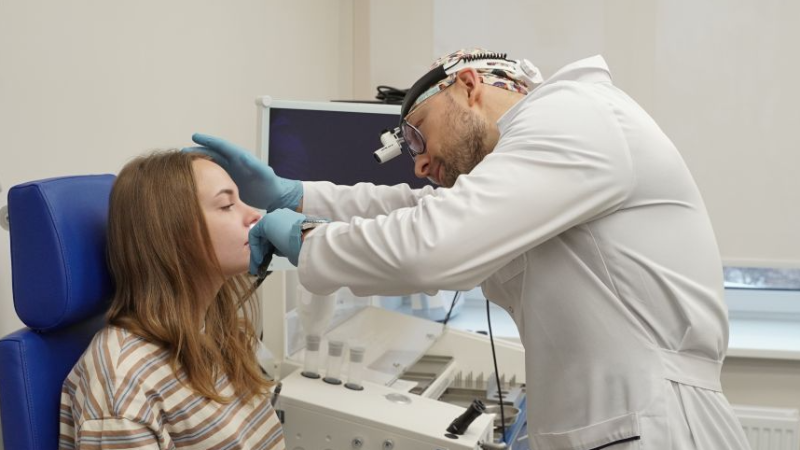 Школа «Ключевые аспекты патогенеза и особенности клинической картины бактериального воспаления слизистой оболочки верхних дыхательных путей во взаимосвязи с биологическими свойствами микроорганизмов. Особенности фармакотерапии данных состояний. Клинический разбор пациента с постлучевым стенозом полости носа»